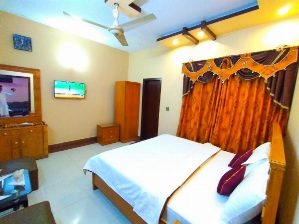 Royal Residency Guest House Karachi image 1